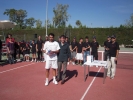 Entrega trofeo al campeón del XVII Open