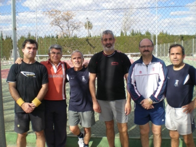 El equipo del club de tenis Catarroja el día de lafinal