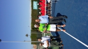 Entrega de trofeo al segundo clasificado, Carlos García, por parte del presidente de la federación Valenciana de Tenis.