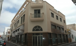 EDIFICIO DE SOTANO, 2 LOCALES Y 7 VIVIENDAS EN CALLE CANALEJAS ARRECIFE.