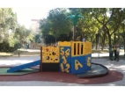 Parque infantil adaptado para niños con...