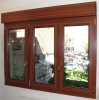 Ventana PVC color madera.