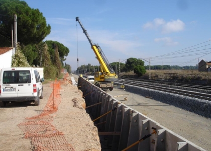 Variante este de la plataforma en la red ferroviaria Madrid-Valladolid (España)