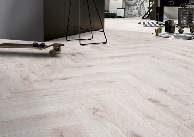 Kronotex Herringbone Bordeaux Oak D3516 ambiente